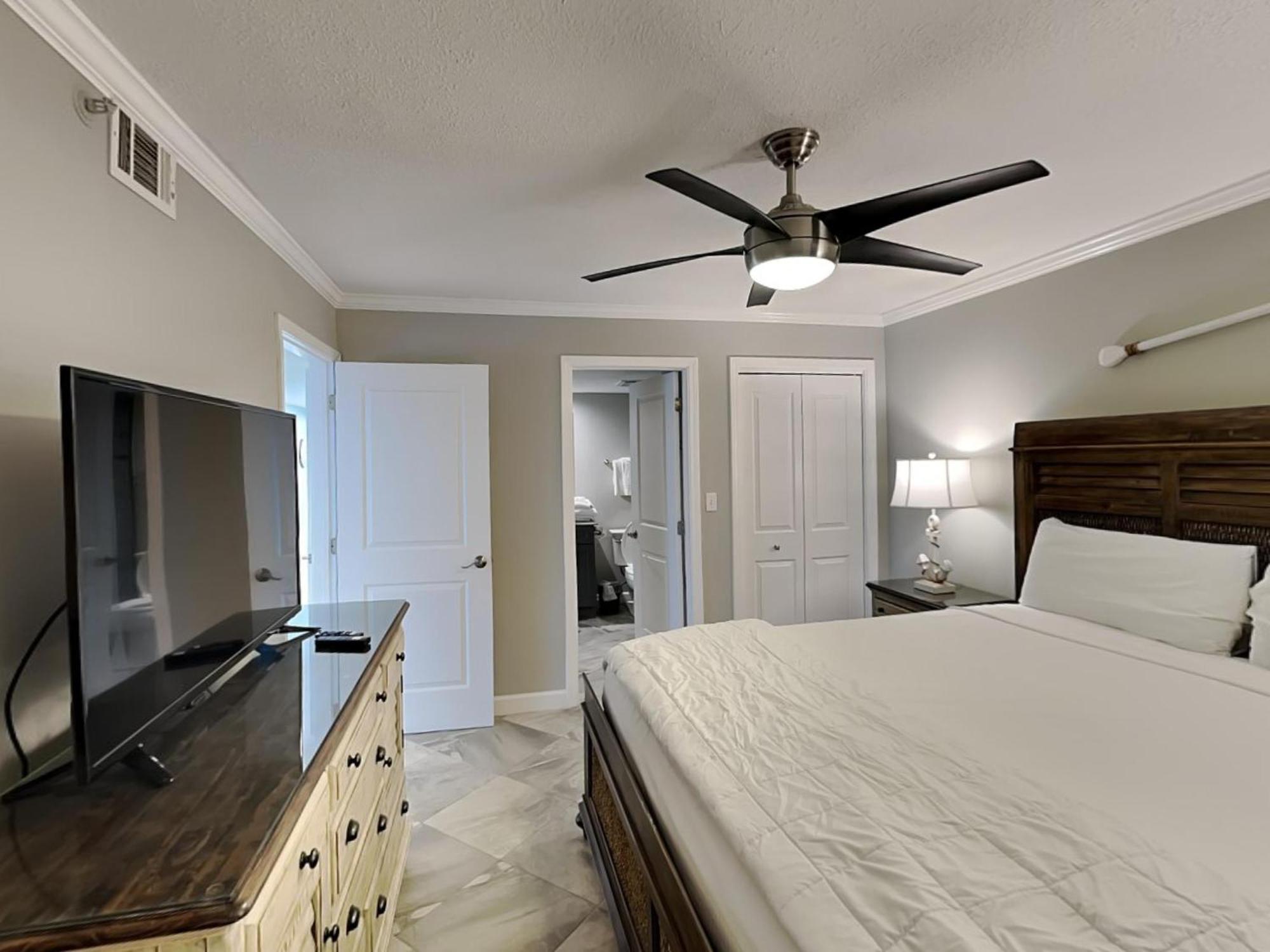 Apartment Edgewater Tower 3 Unit 301 *