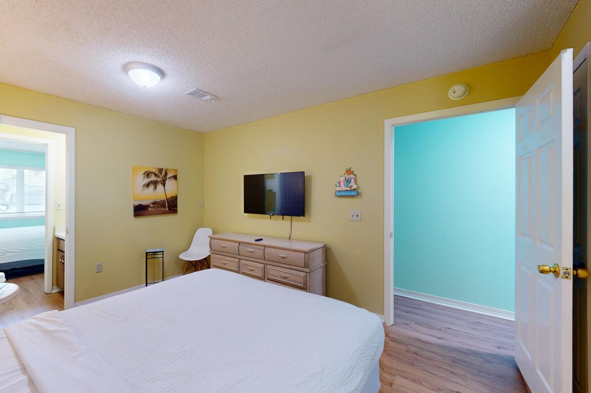 Front Retreat B1 Apartment