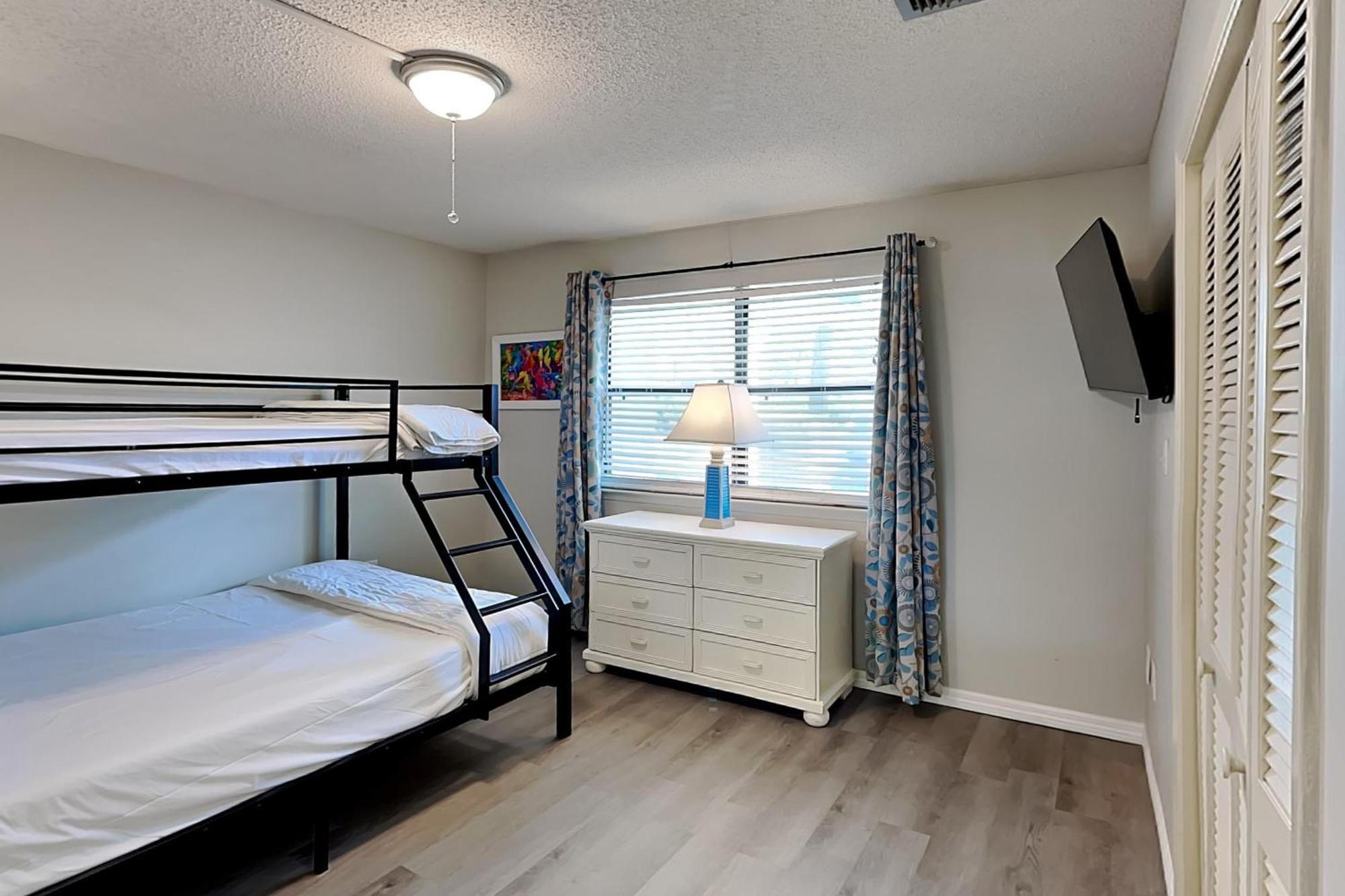 Edgewater 602 *