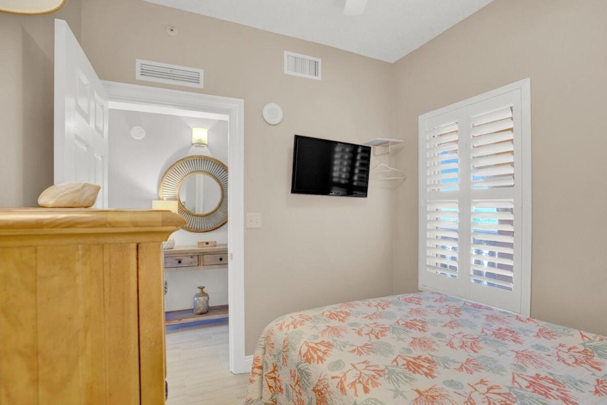 Calypso 2006w Gulf Front And Newly Renovated Custom Shower Apartment