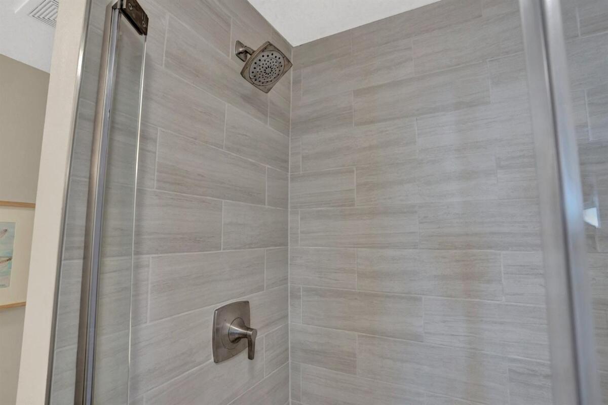 Calypso 2006w Gulf Front And Newly Renovated Custom Shower * Panama City Beach