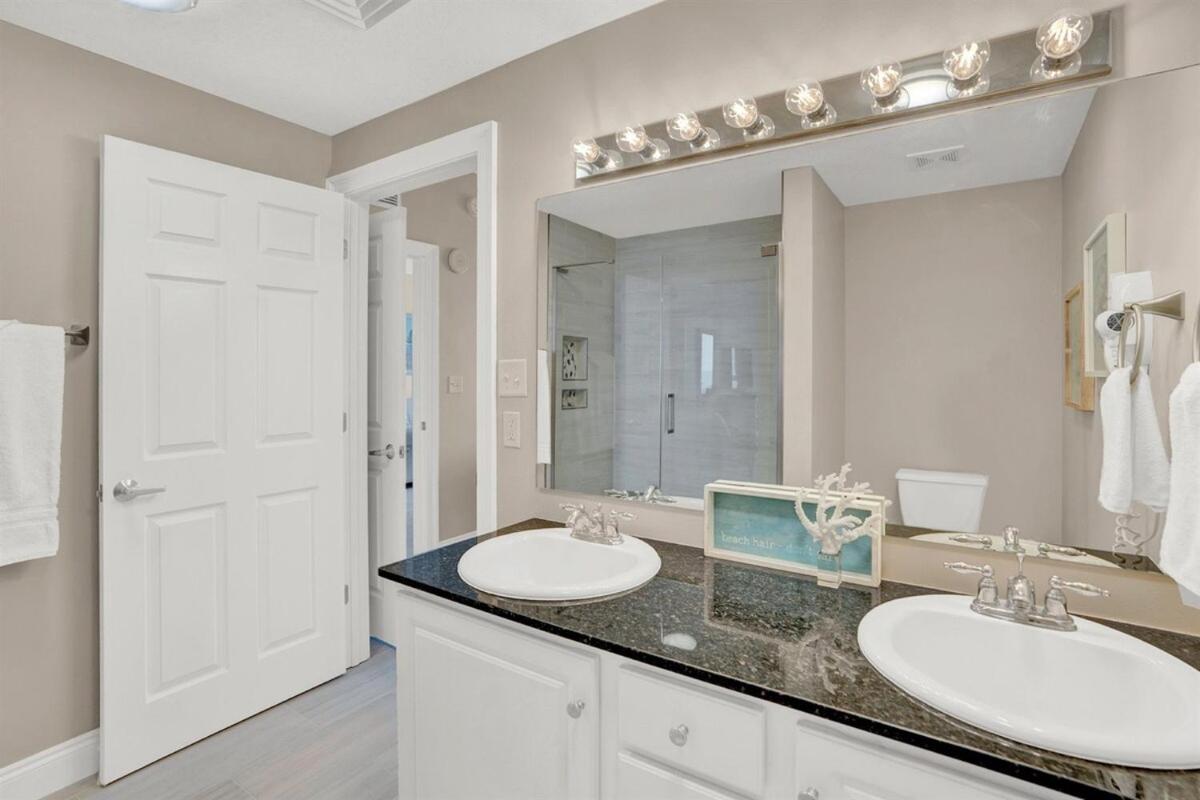 Calypso 2006w Gulf Front And Newly Renovated Custom Shower Apartment Panama City Beach