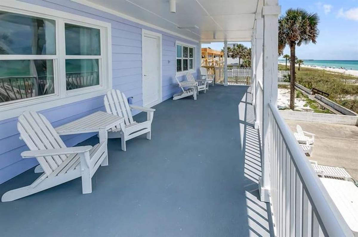 Roost Front 7 Bedroom Sleeps 20 *