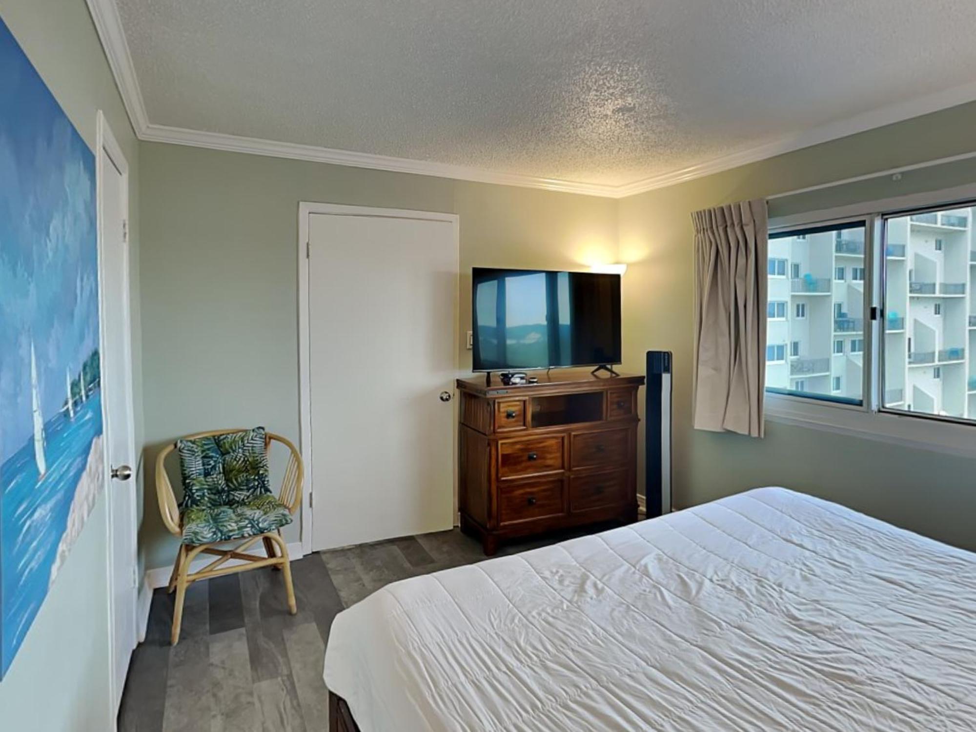 Apartment Pinnacle Port A-702