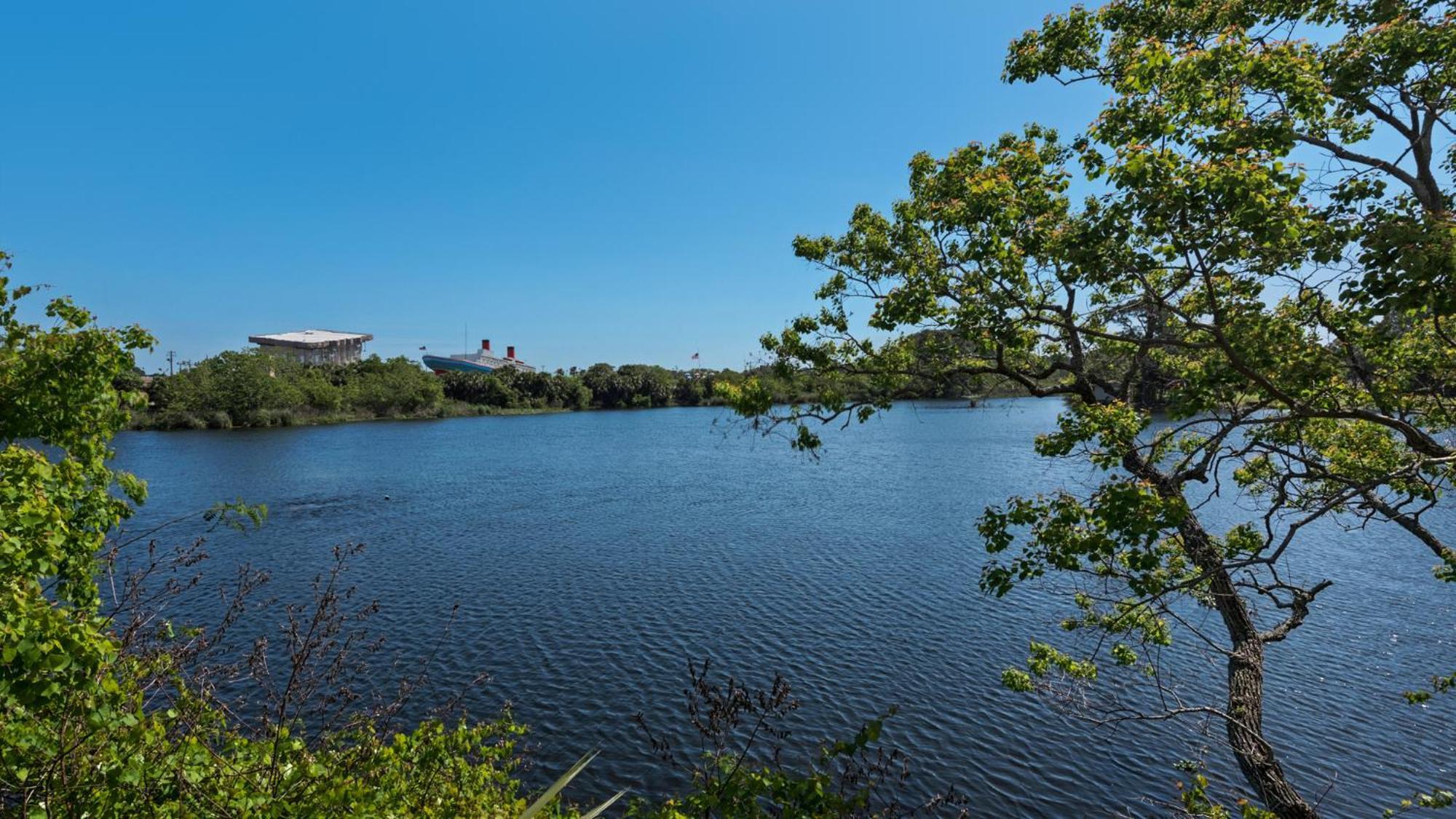 Laketown Wharf 335! 1 Bd, 2 Bathroom With Amazing Amenities *