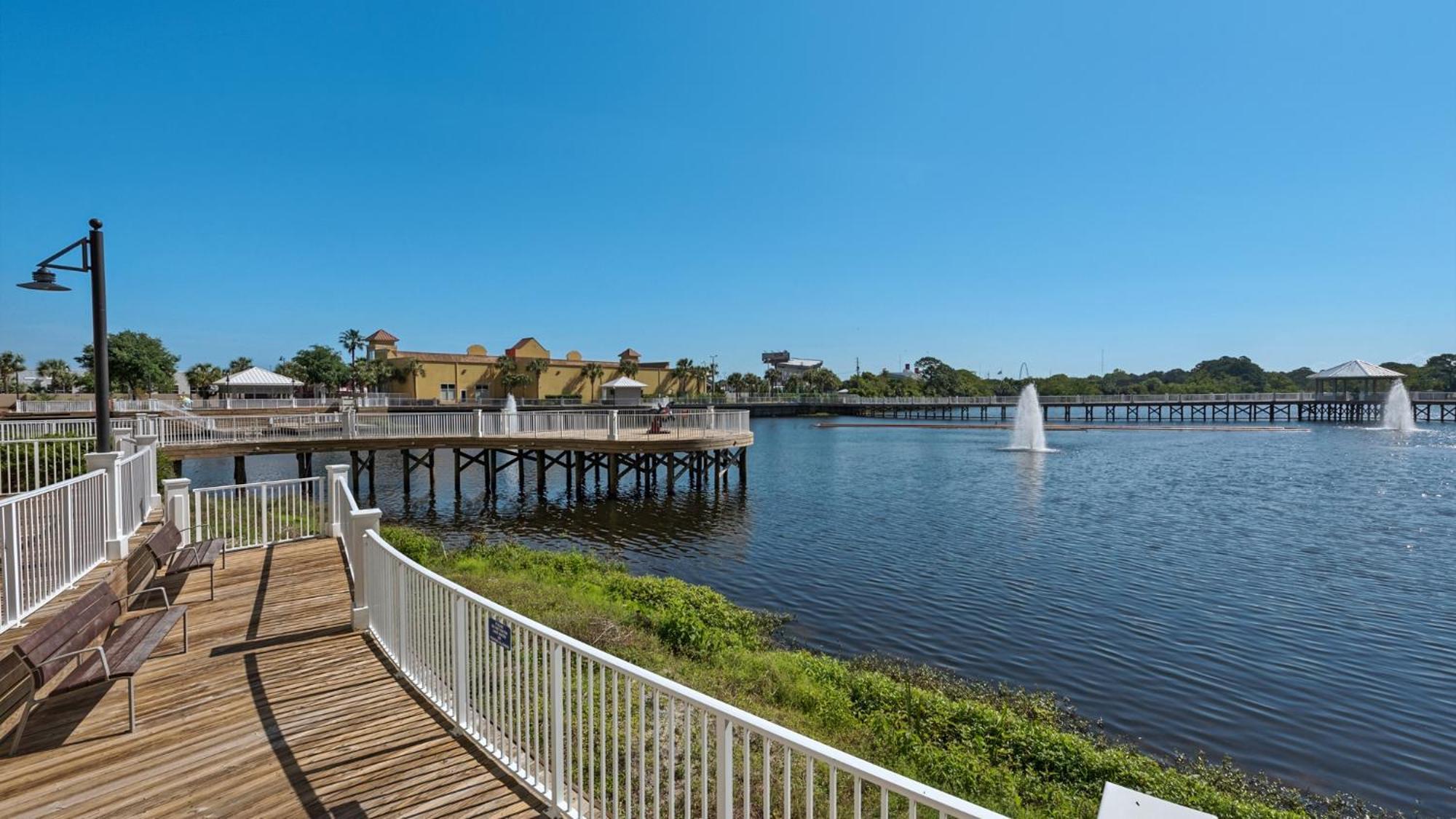 Laketown Wharf 335! 1 Bd, 2 Bathroom With Amazing Amenities