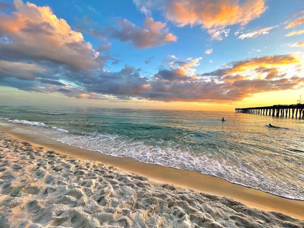 Calypso 3 New Relax Unwind Luxury Pcb Next To Pier Park 3 Bed 2 Bath Pool Hot Tub Tikki Bar Holiday home *