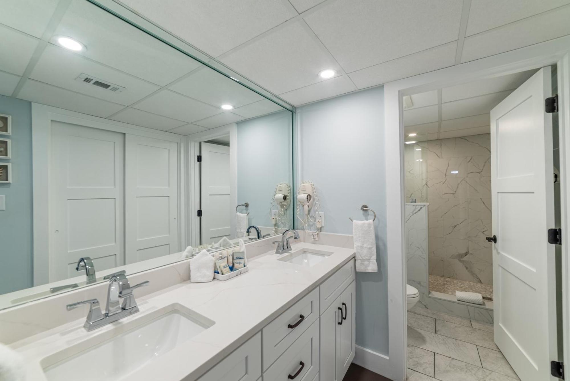 Edgewater 2-1202 'shore Fun Penthouse'
