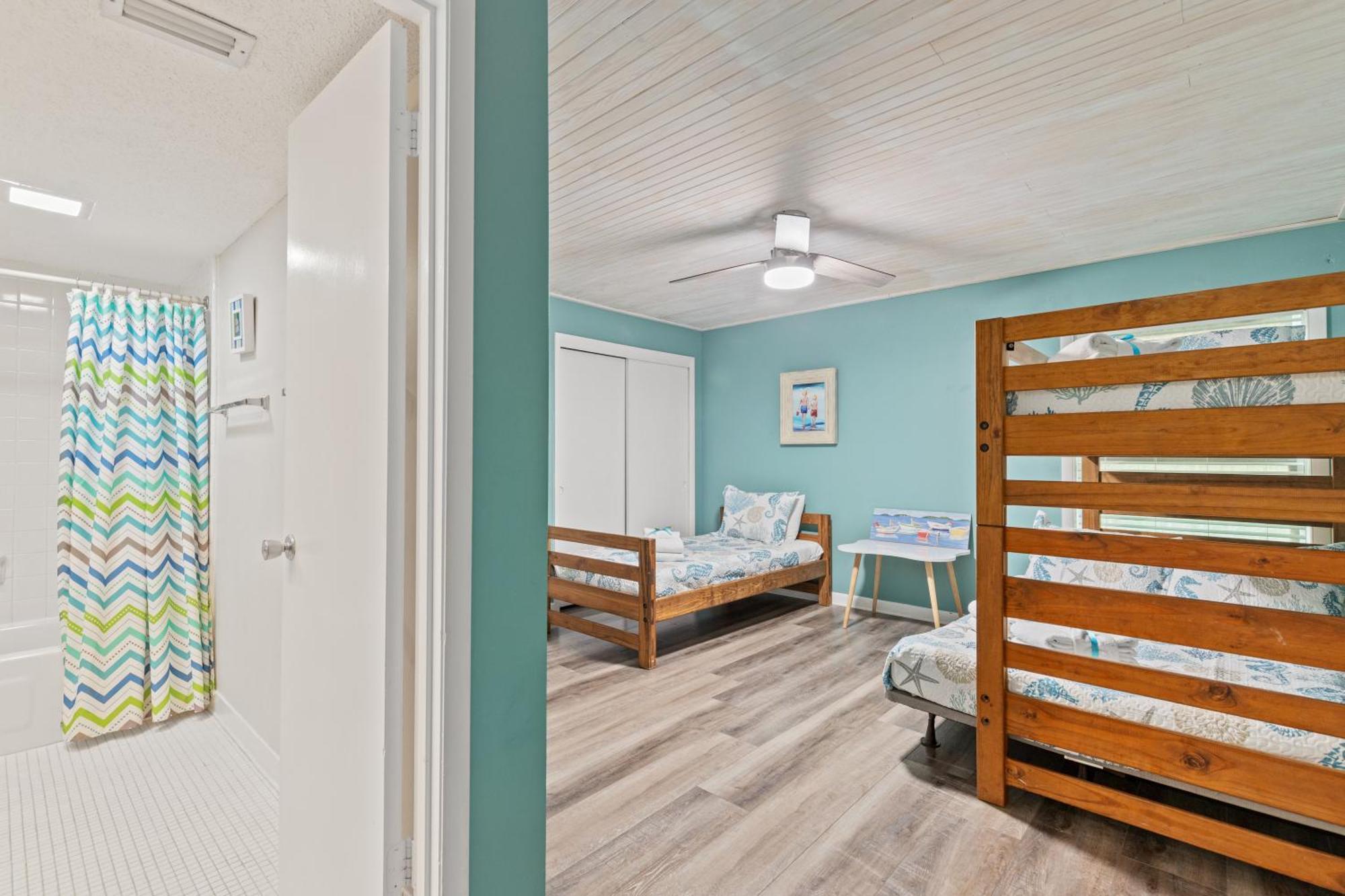 Put Some Vitamin Sea In Your Vacation! Gulf Front Town - Quiet West End Holiday home *