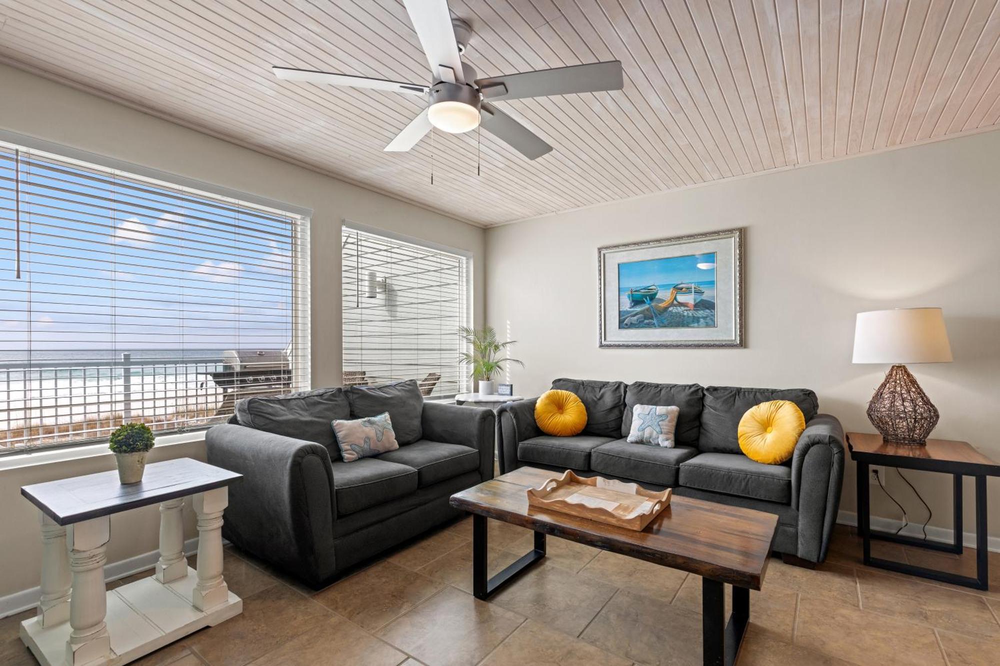 Put Some Vitamin Sea In Your Vacation! Gulf Front Town - Quiet West End Holiday home *