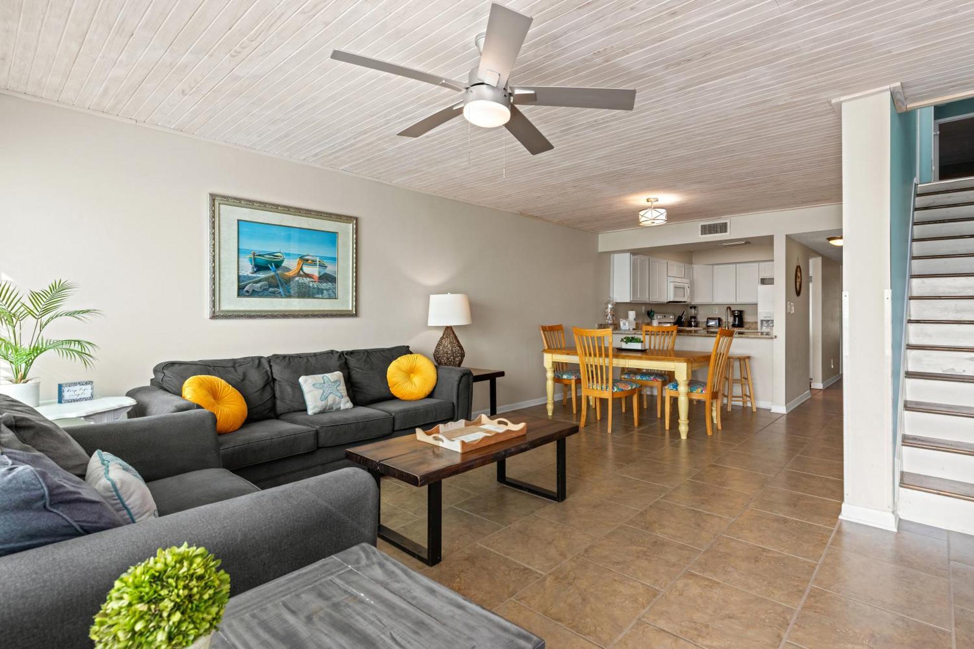 Put Some Vitamin Sea In Your Vacation! Gulf Front Town - Quiet West End Holiday home *