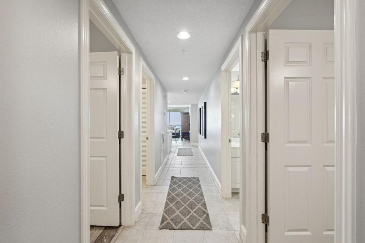 Majestic Condo- Tower 2 #206 3 Bedroom 3 Ba Floor! Apartment