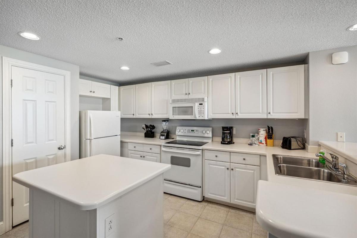 Majestic Condo- Tower 2 #206 3 Bedroom 3 Ba Floor! Apartment *