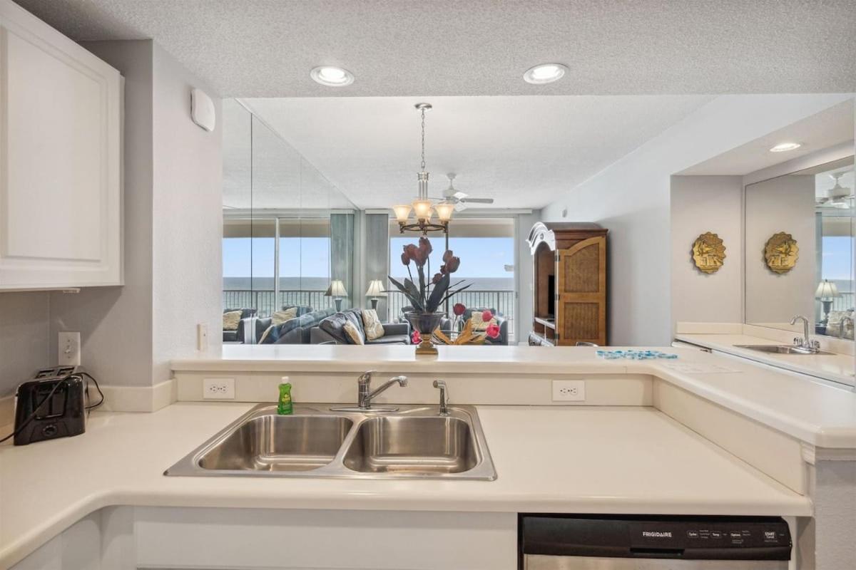 Majestic Condo- Tower 2 #206 3 Bedroom 3 Ba Floor! Apartment