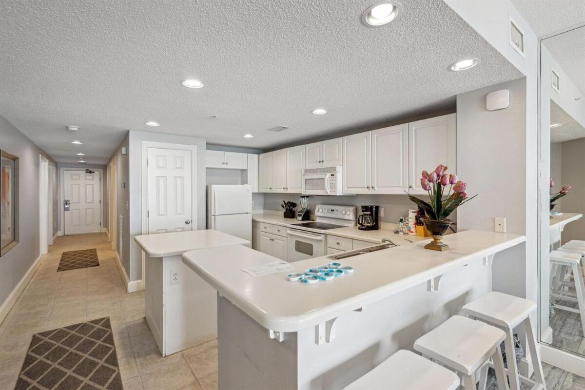 Majestic Condo- Tower 2 #206 3 Bedroom 3 Ba Floor! Apartment *