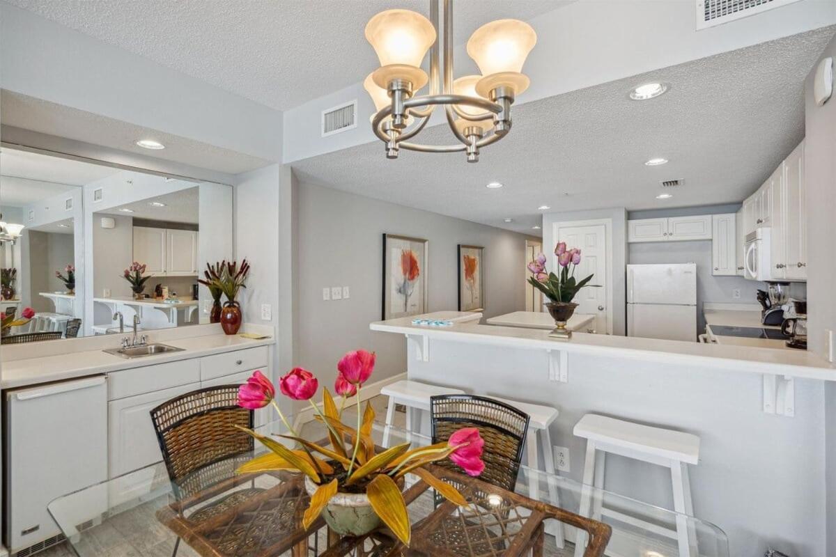 Majestic Condo- Tower 2 #206 3 Bedroom 3 Ba Floor! Apartment *