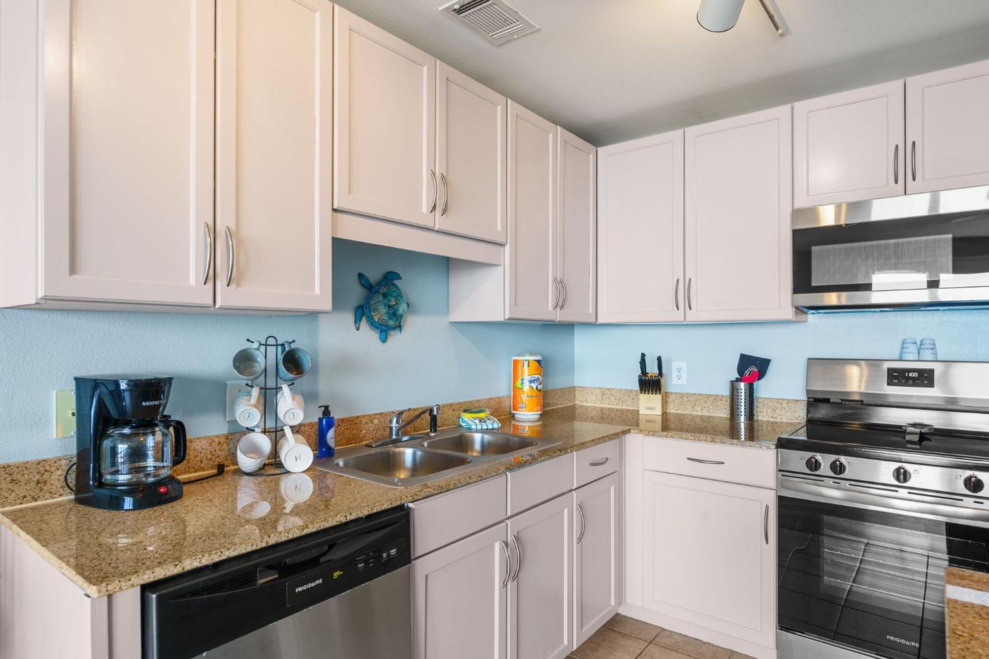 Spacious 1-bedroom! Ocean Views & 5 Pools Resort! By Dolce Getaways Pcb Apartment Panama City Beach