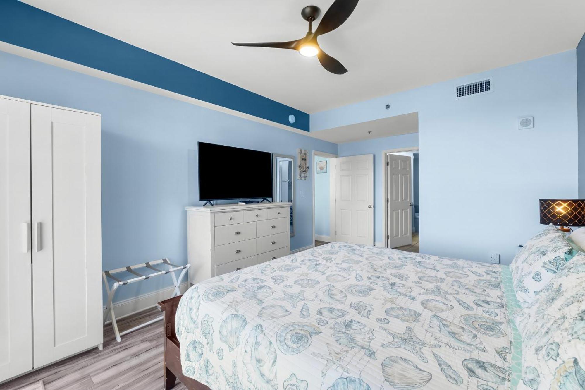 She Sells Seashells By The Seashore - Laketown Wharf #725 By Nautical