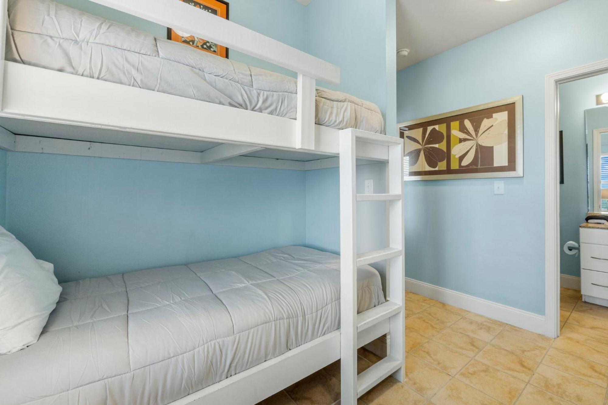Penthouse Perfection At Laketown Wharf #2127 By Nautical