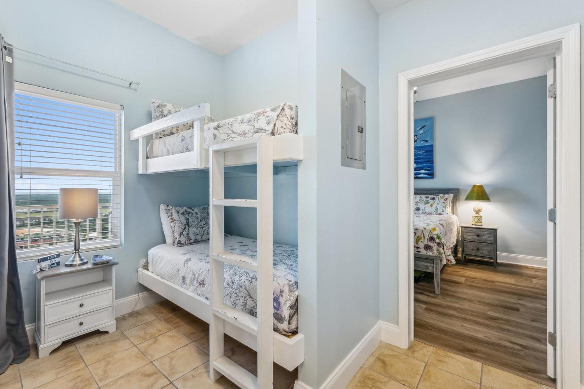 Penthouse Perfection At Laketown Wharf #2127 By Nautical *
