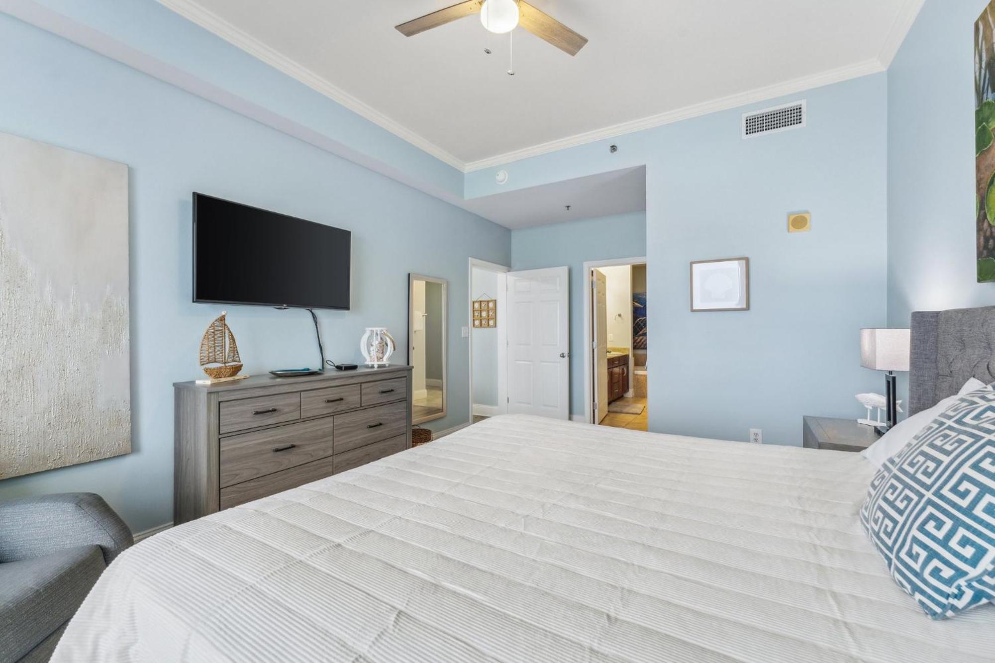 Penthouse Perfection At Laketown Wharf #2127 By Nautical