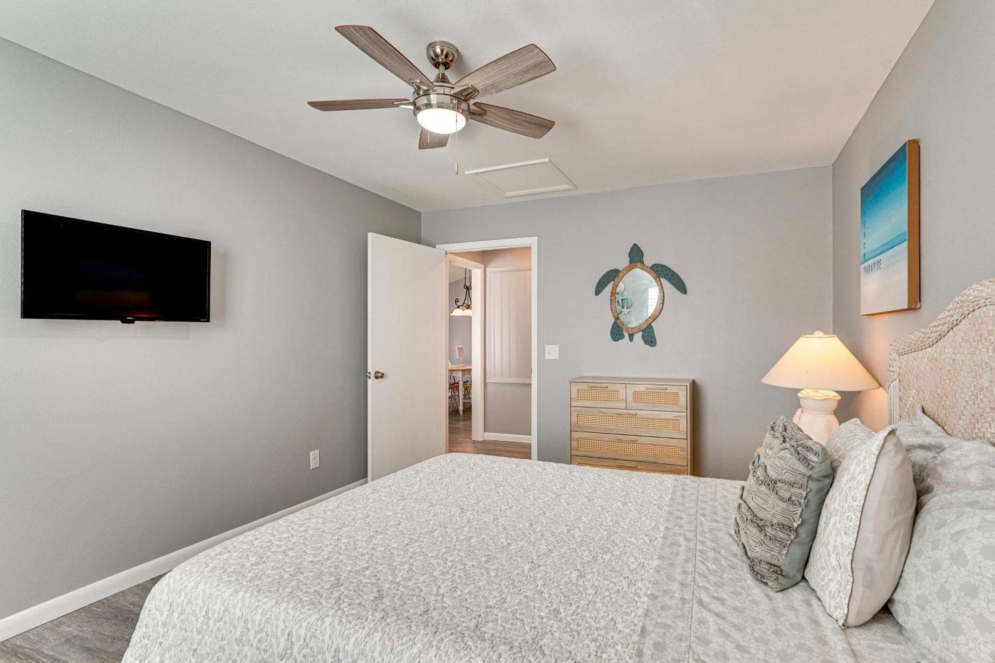 Panama Walk To Emerald Beach! Holiday home Panama City Beach