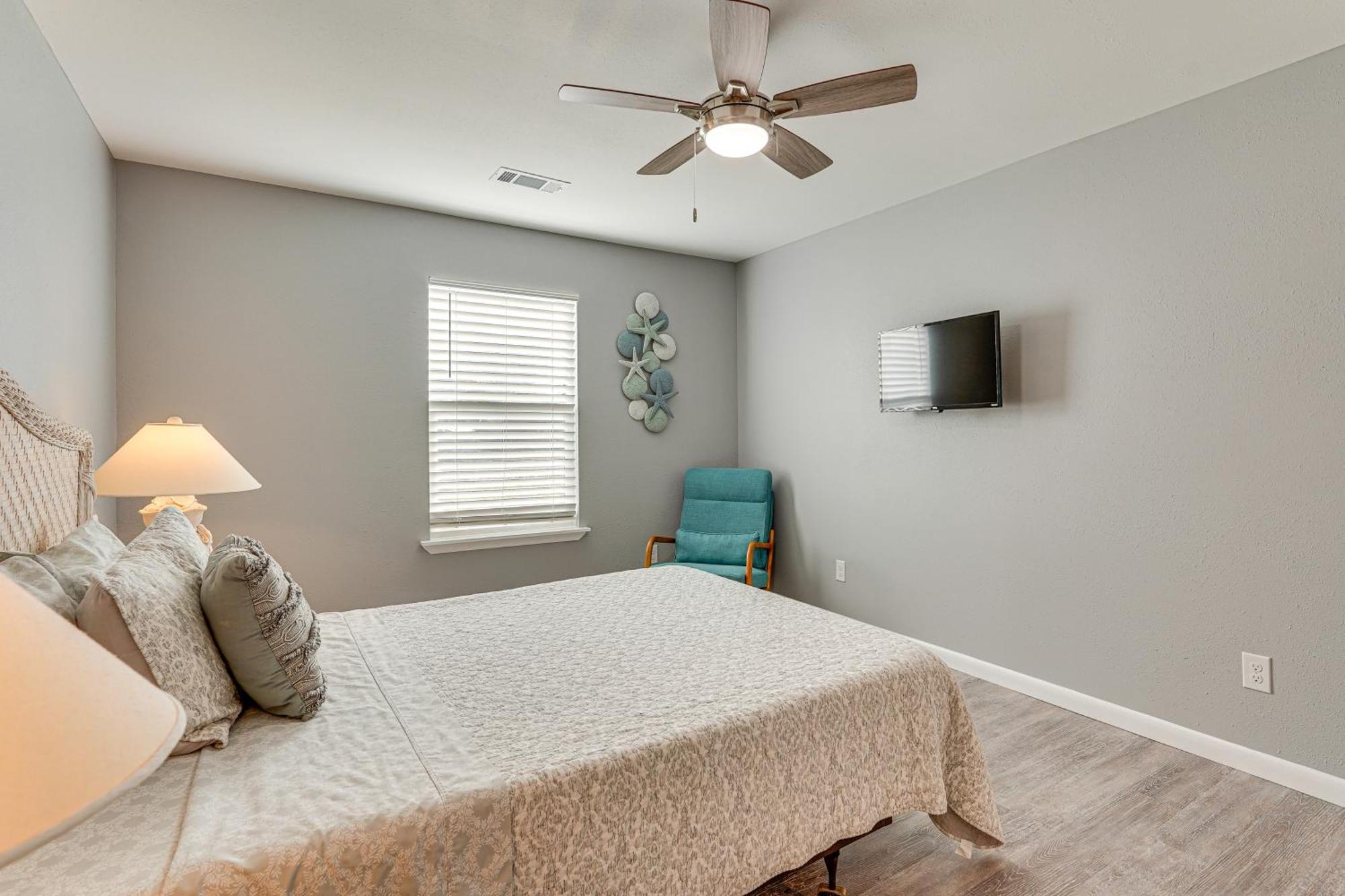 Panama Walk To Emerald Beach! Holiday home Panama City Beach