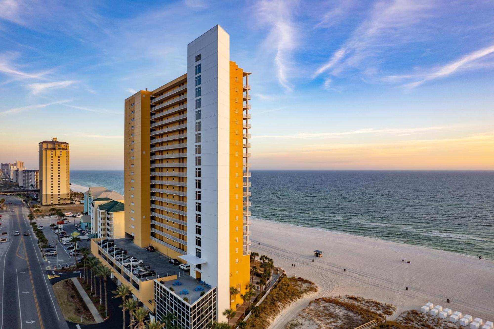 Sunscape By Avantstay Beachfront Sweeping Views Holiday home Panama City Beach