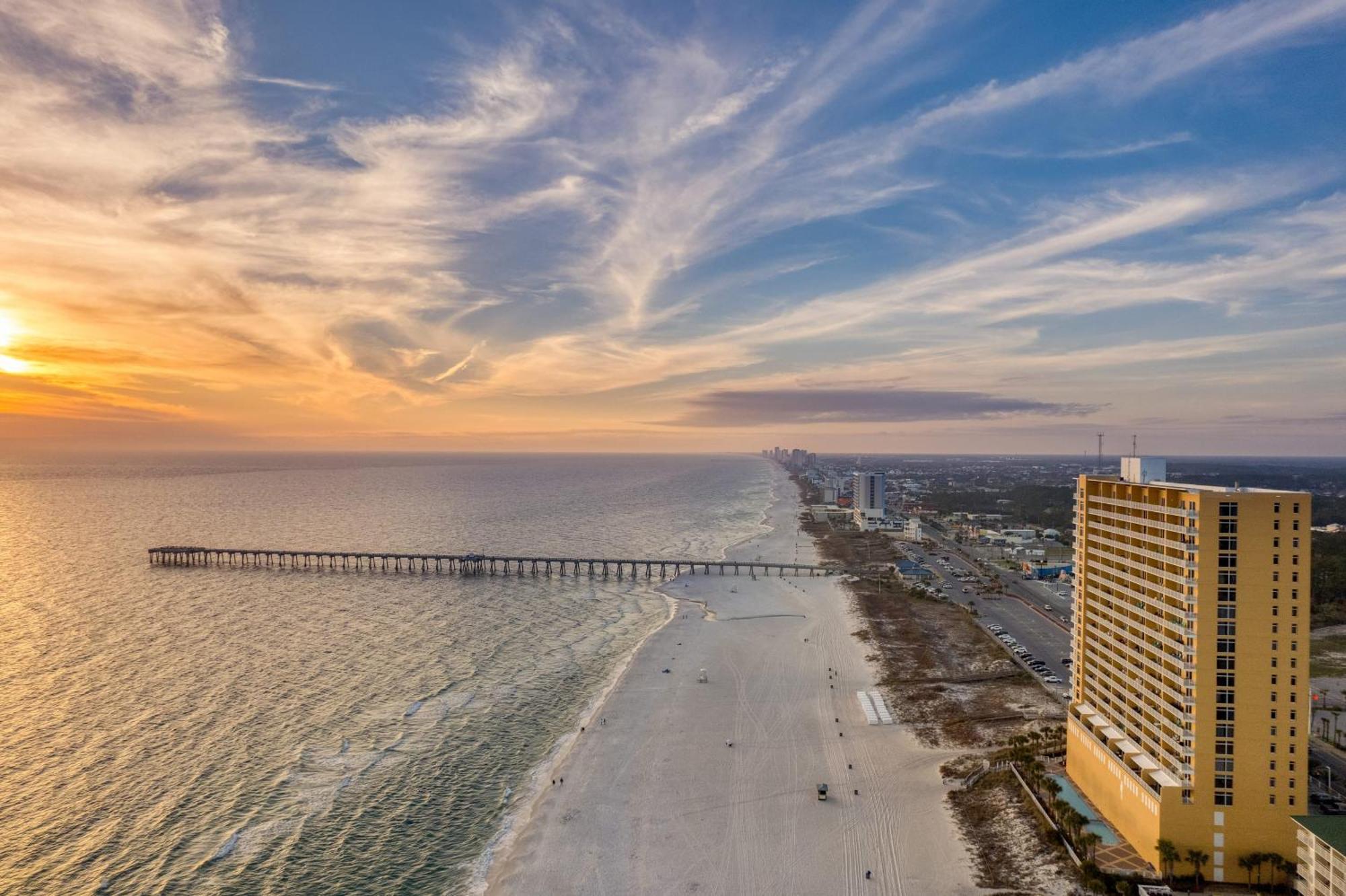 Sunscape By Avantstay Beachfront Sweeping Views Holiday home Panama City Beach