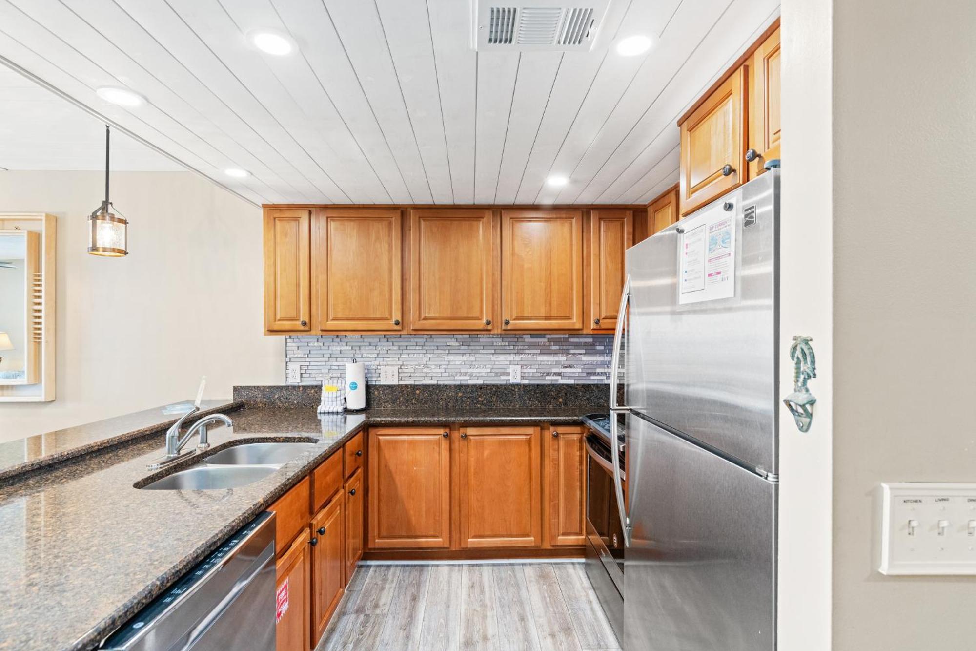 Surf's Up! Pet-friendly, 2br 2ba Beachfront Townhouse, Sleeps 8! Holiday home *