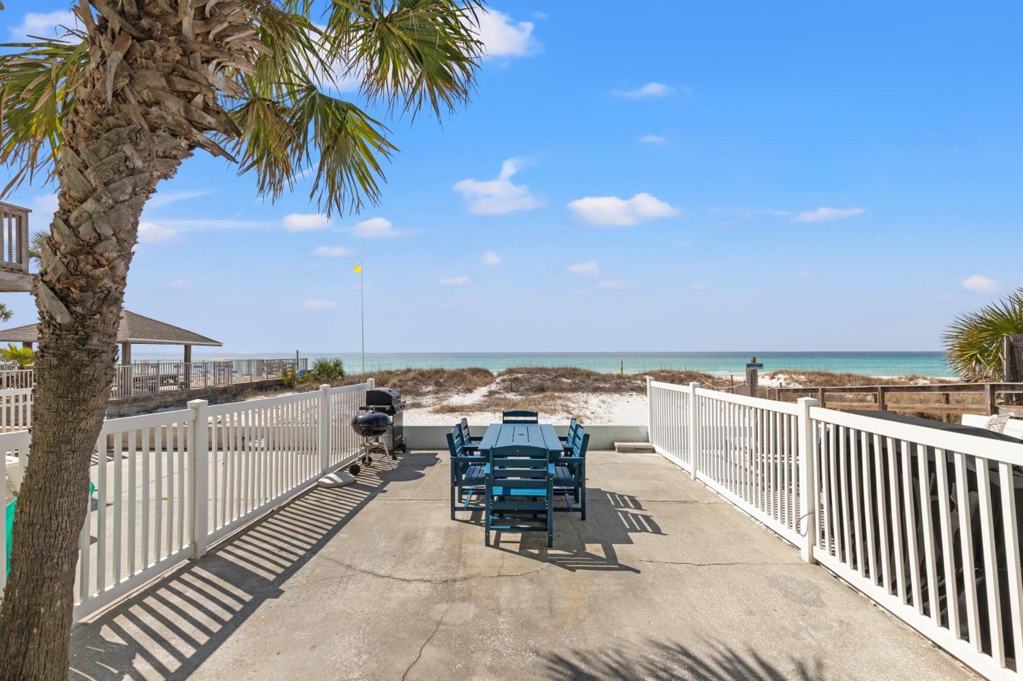 Surf's Up! Pet-friendly, 2br 2ba Beachfront Townhouse, Sleeps 8! *