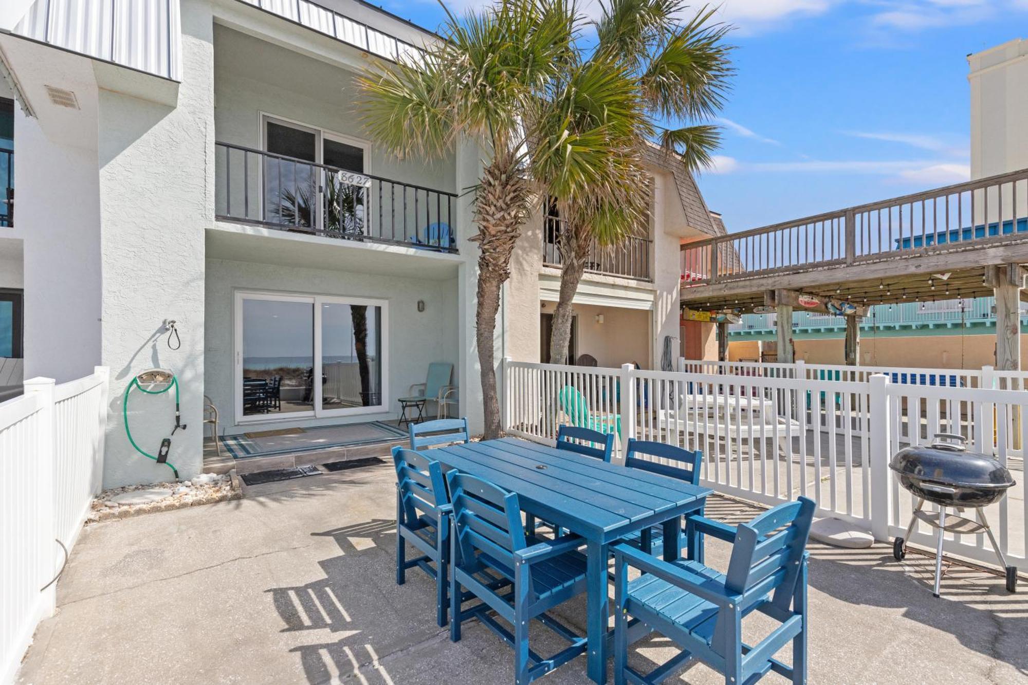 Surf's Up! Pet-friendly, 2br 2ba Beachfront Townhouse, Sleeps 8! Holiday home