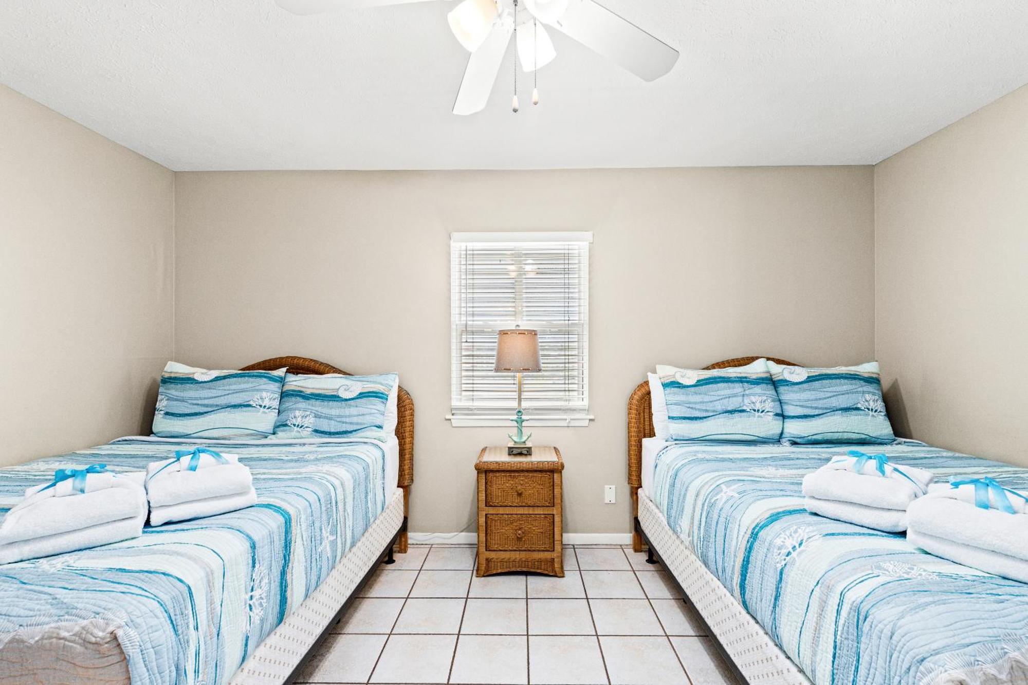 Surf's Up! Pet-friendly, 2br 2ba Beachfront Townhouse, Sleeps 8!