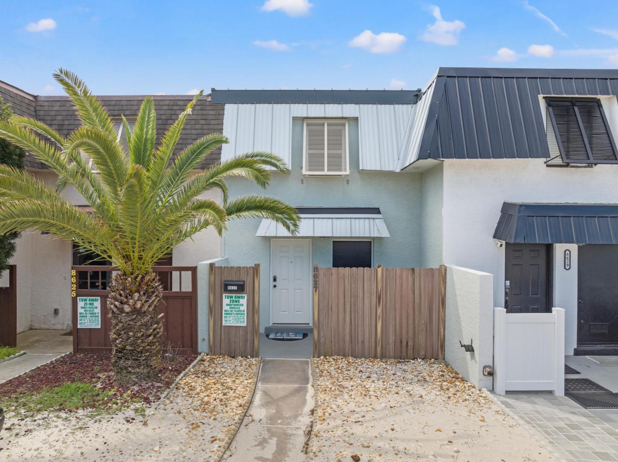 Surf's Up! Pet-friendly, 2br 2ba Beachfront Townhouse, Sleeps 8! Holiday home