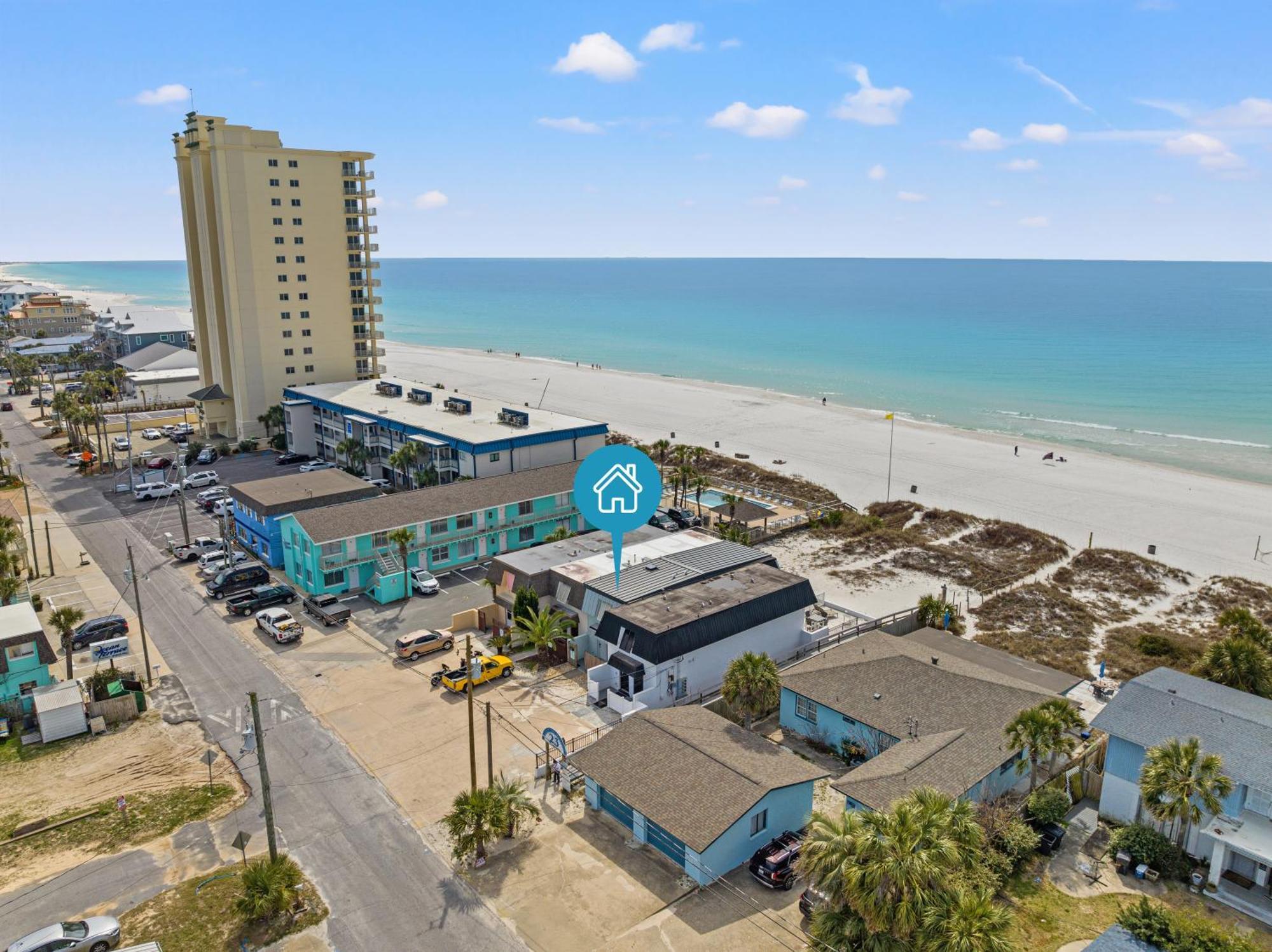 Surf's Up! Pet-friendly, 2br 2ba Beachfront Townhouse, Sleeps 8! Holiday home *
