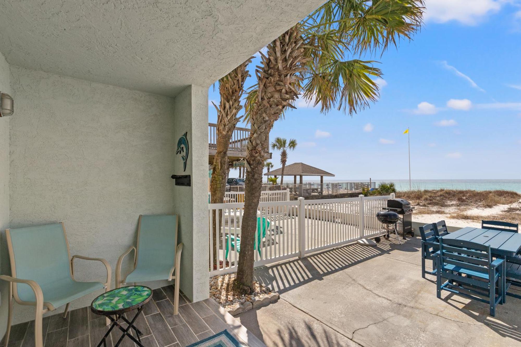 Surf's Up! Pet-friendly, 2br 2ba Beachfront Townhouse, Sleeps 8!