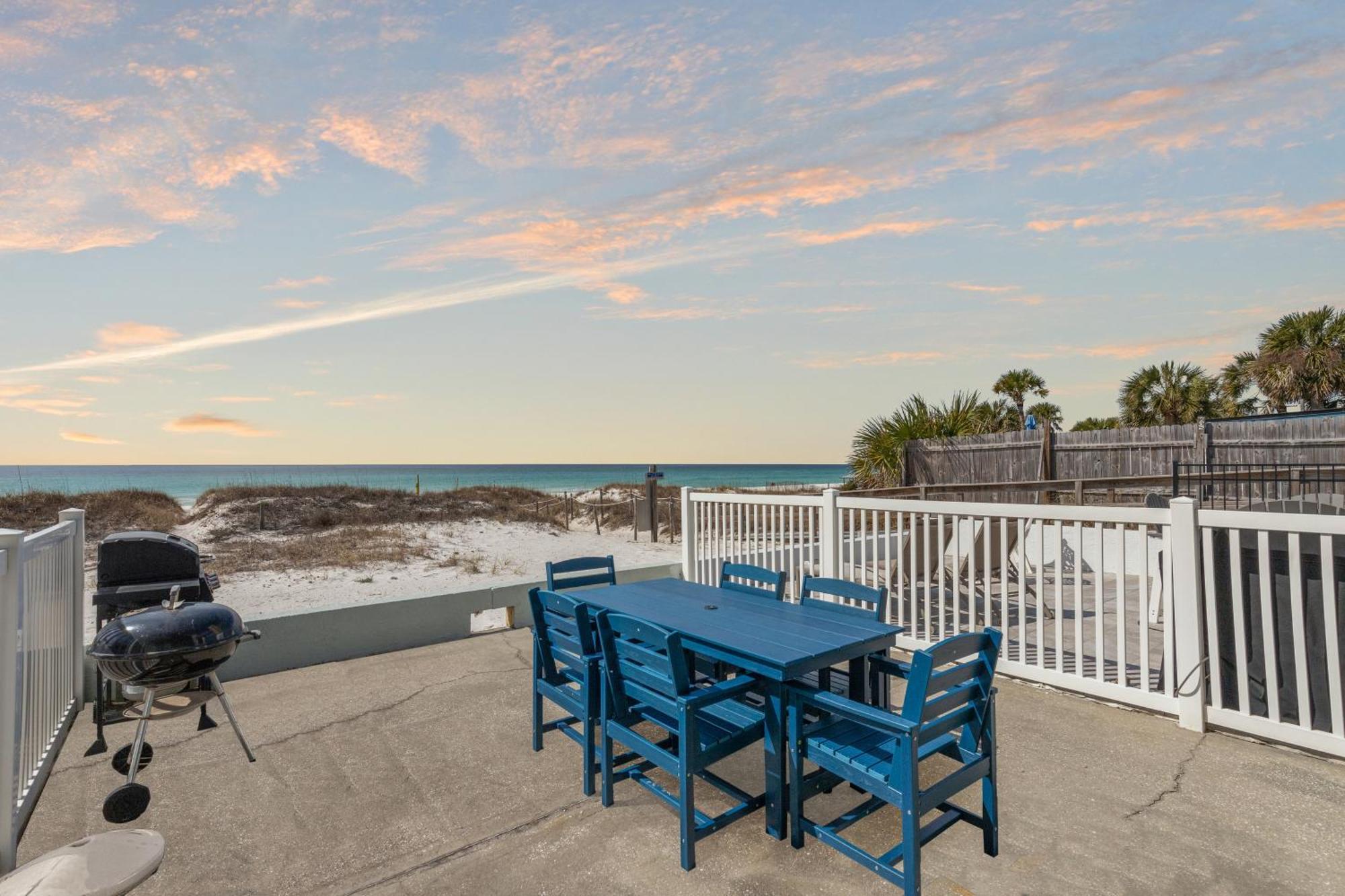 Surf's Up! Pet-friendly, 2br 2ba Beachfront Townhouse, Sleeps 8! Holiday home Panama City Beach