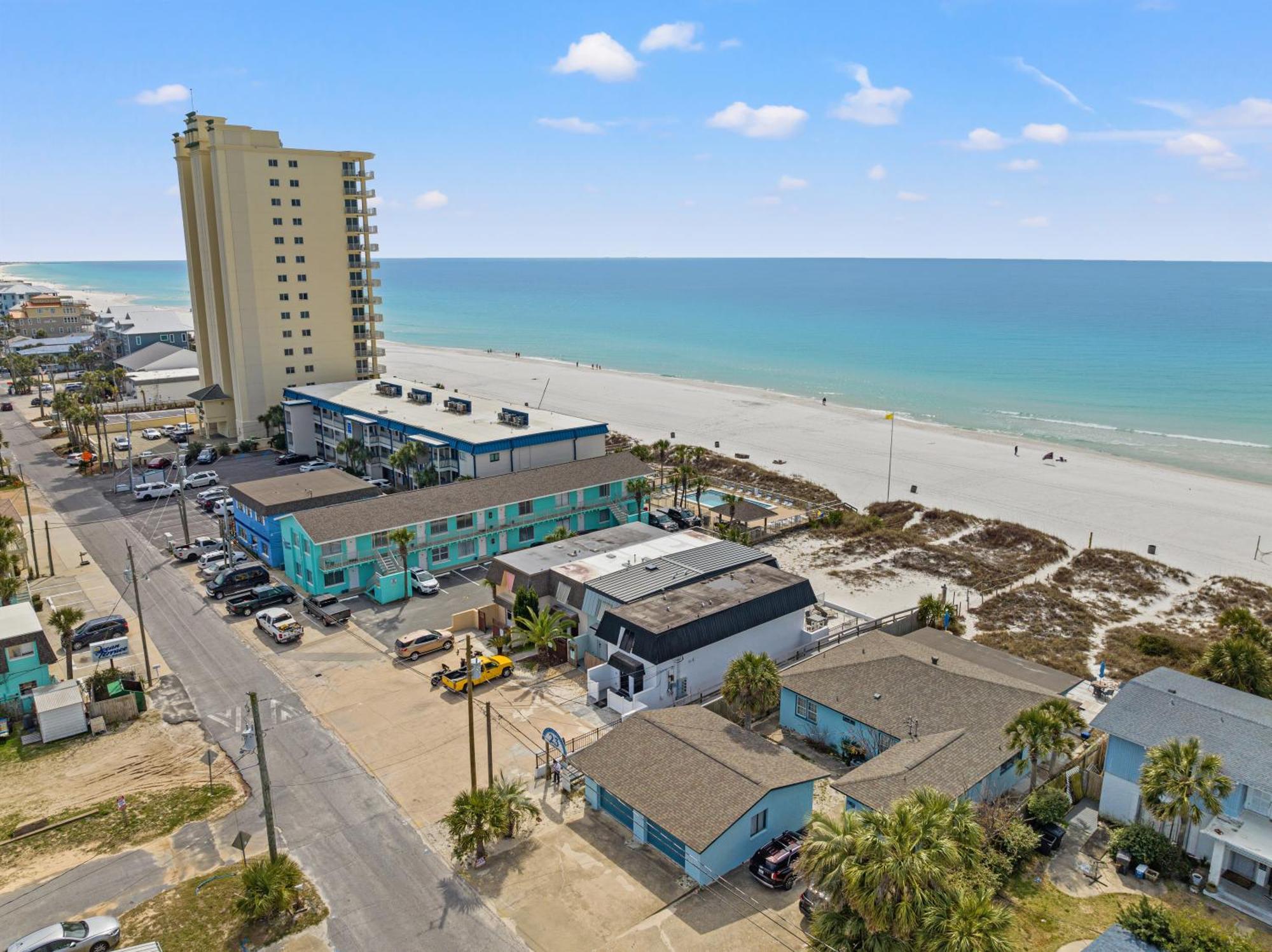 Surf's Up! Pet-friendly, 2br 2ba Beachfront Townhouse, Sleeps 8!