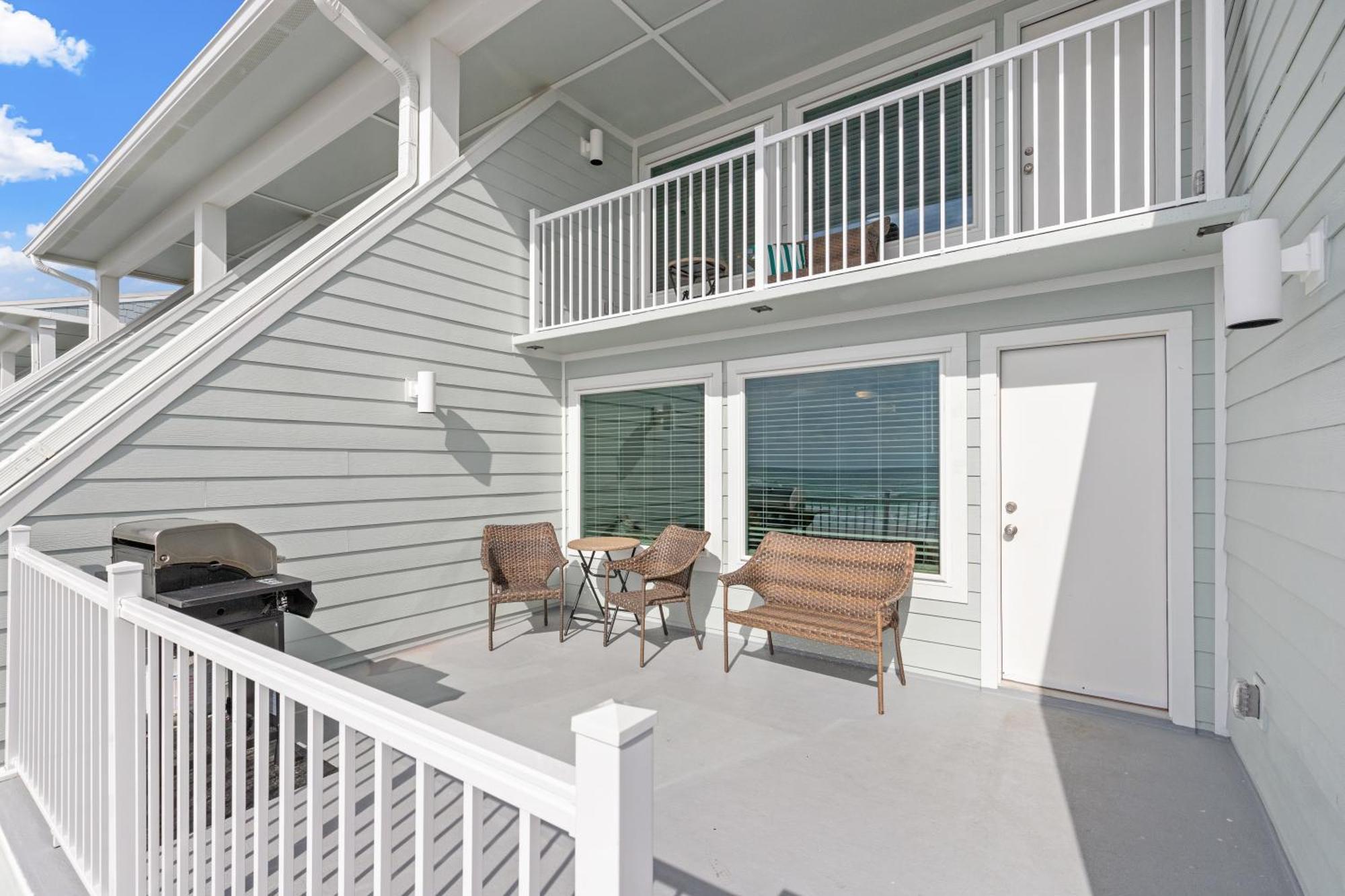 Put Some Vitamin Sea In Your Vacation! Gulf Front Town - Quiet West End Holiday home