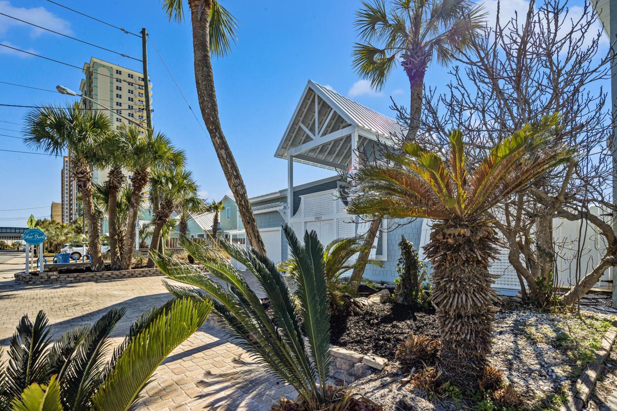 Luxury Gulf Front Property! Directly On The Beach! Sleeps 15! Holiday home