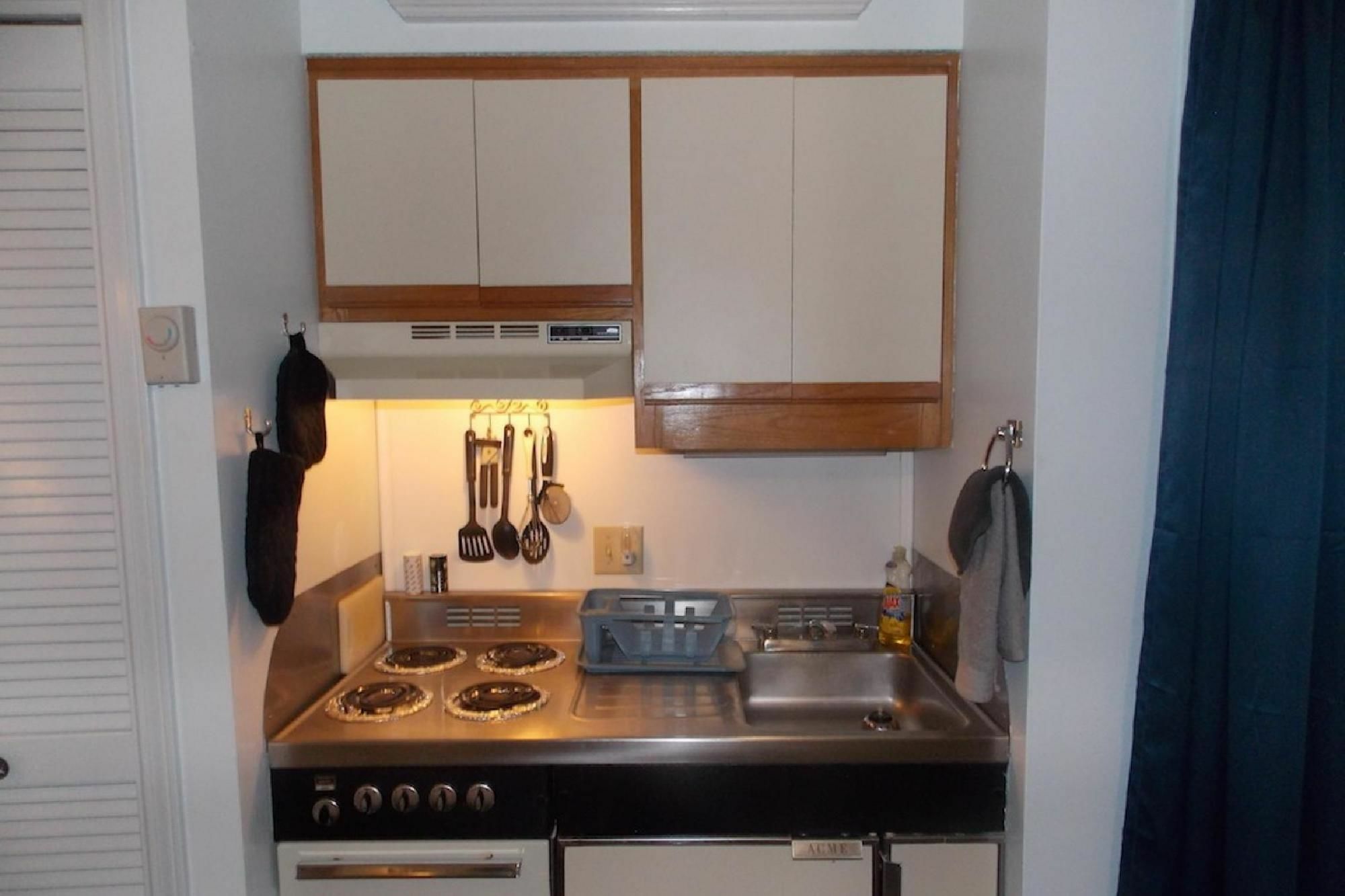 1302c St Thomas Square Apartment
