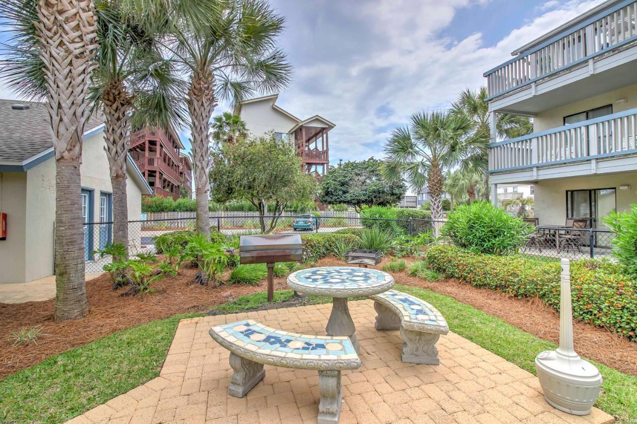 Pcb With Balcony Close To The Beach! *